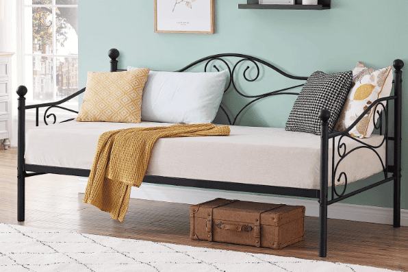 arranging 2 beds in one small room day bed